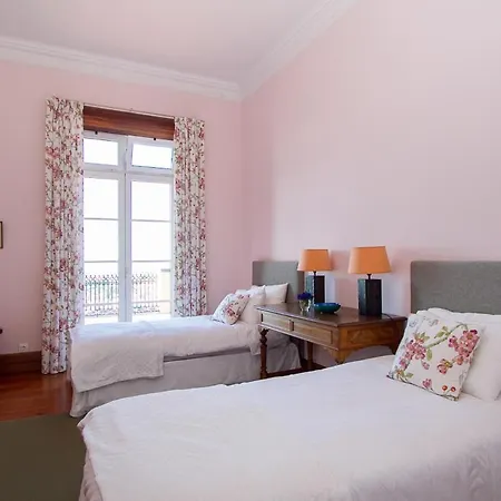 Chateau Sleeps 17 With Pool And Wifi Holiday home Nossa Senhora do Monte