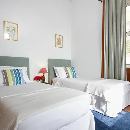 Chateau Sleeps 17 With Pool And Wifi Holiday home Nossa Senhora do Monte